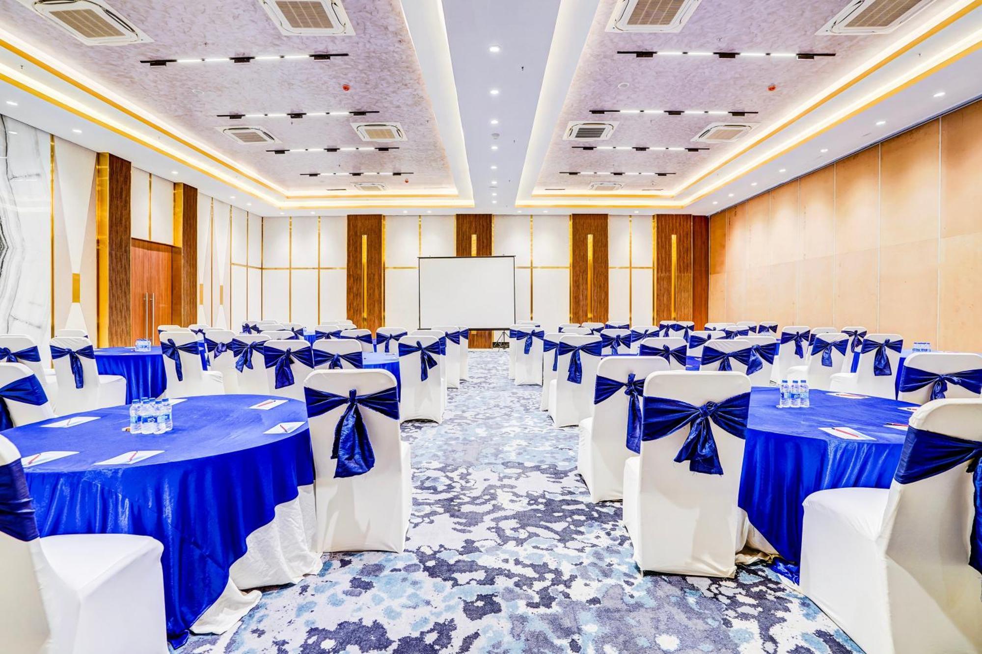 Sunday Hotels And Residences Gurgaon Exterior photo