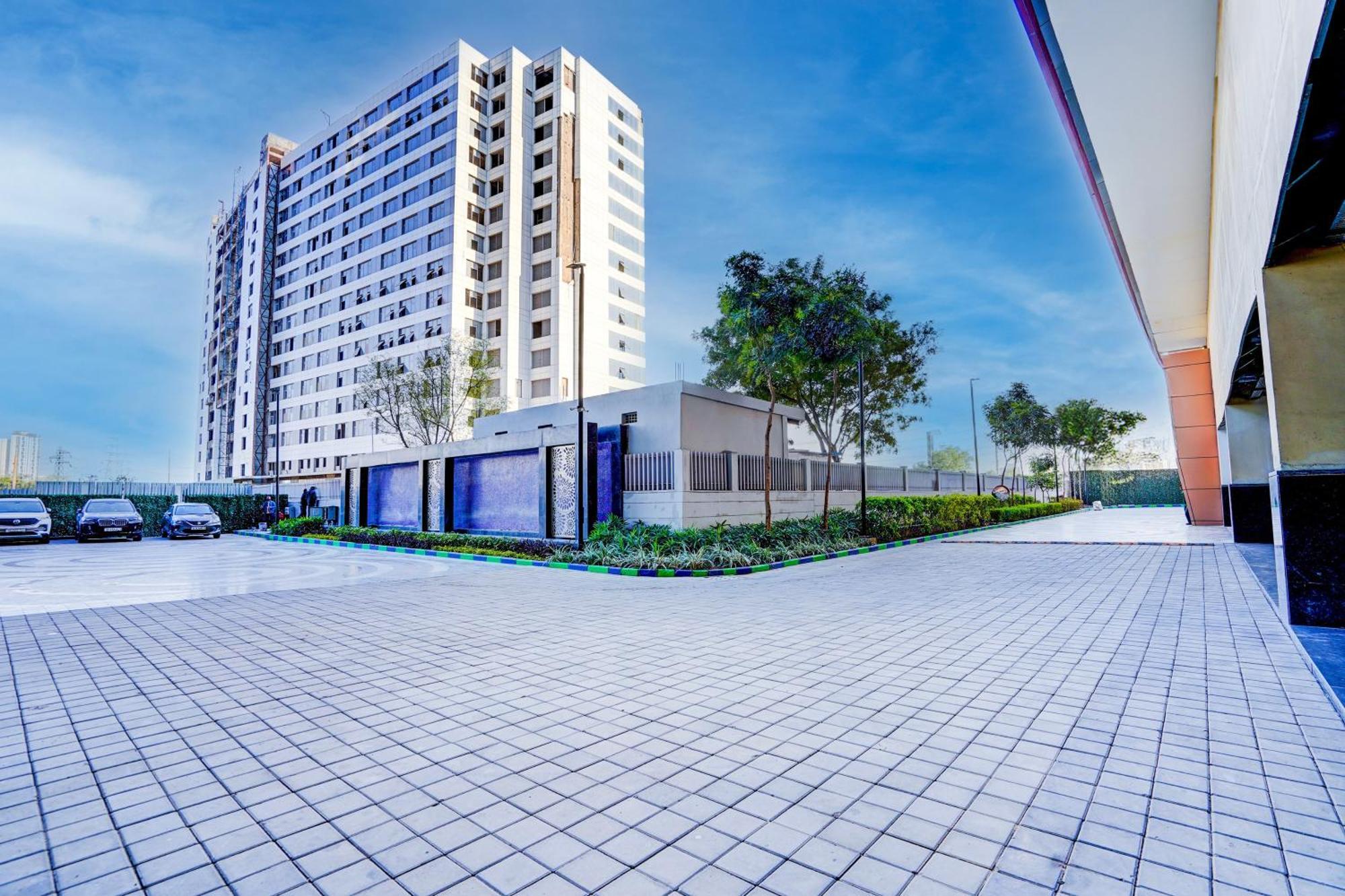 Sunday Hotels And Residences Gurgaon Exterior photo