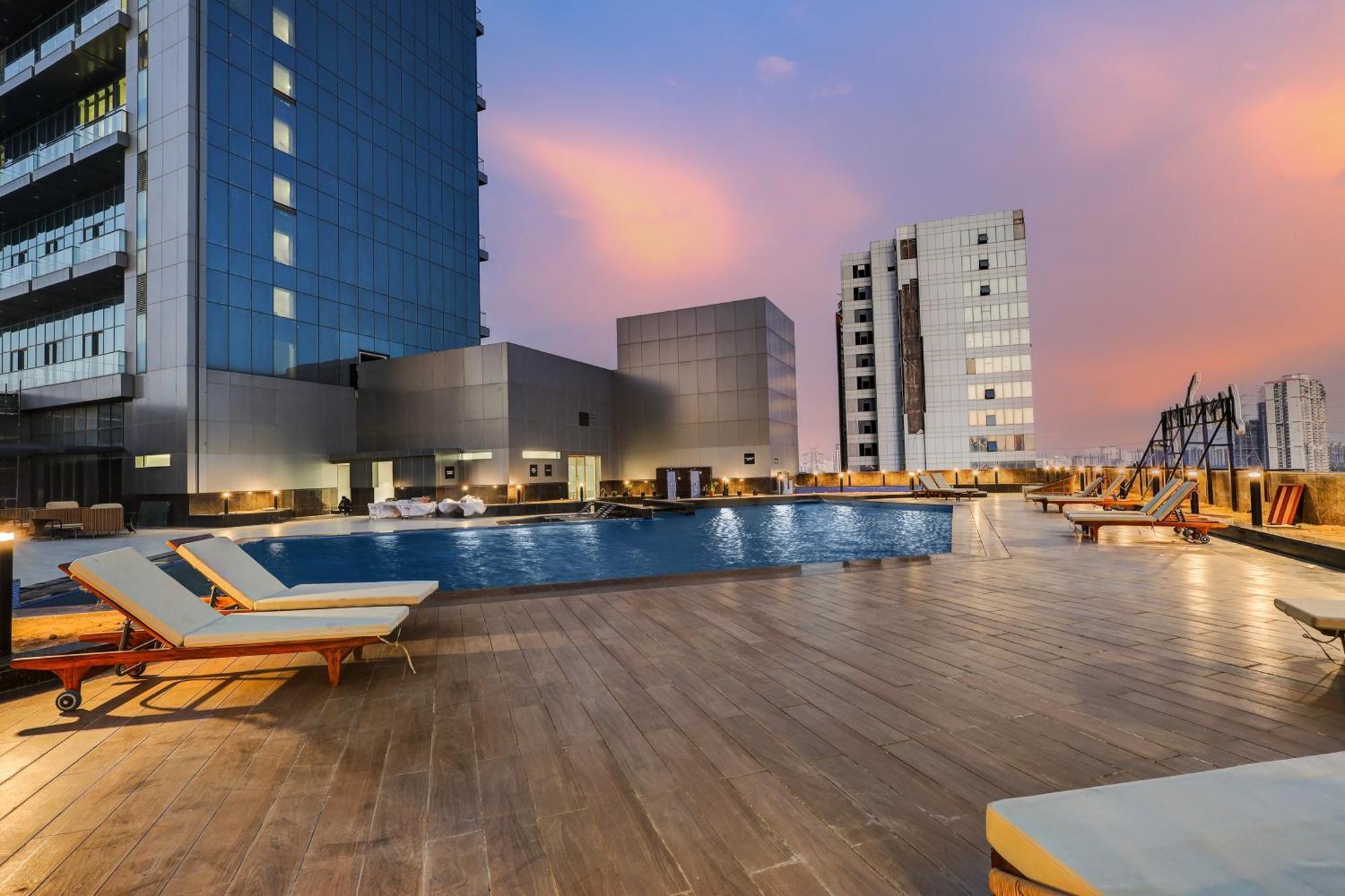 Sunday Hotels And Residences Gurgaon Exterior photo